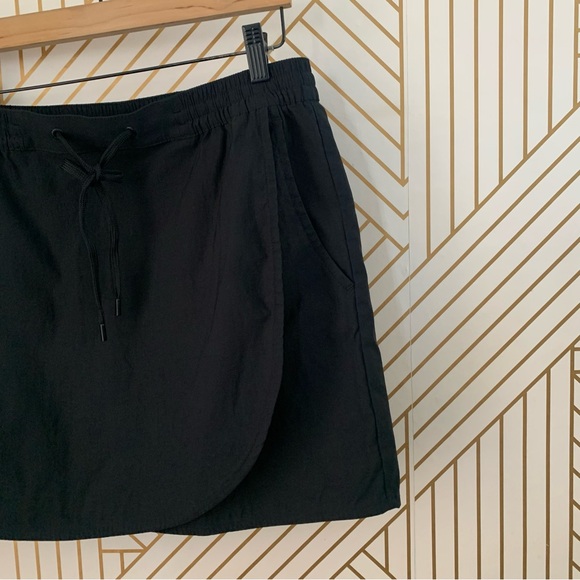 Eddie Bauer Skort cross over Wrap Skirt look drawstring waist built in shorts M - Picture 5 of 8